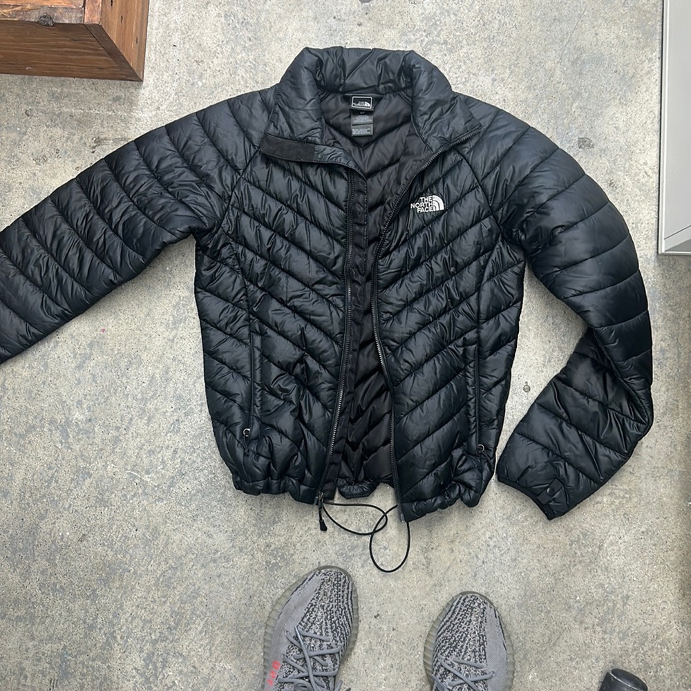 North Face puffer jacket sz small